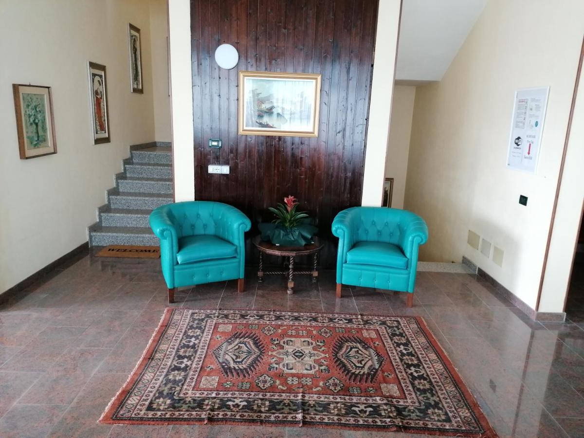 Residence Villa Margherita B&B Nebbiuno Bagian luar foto