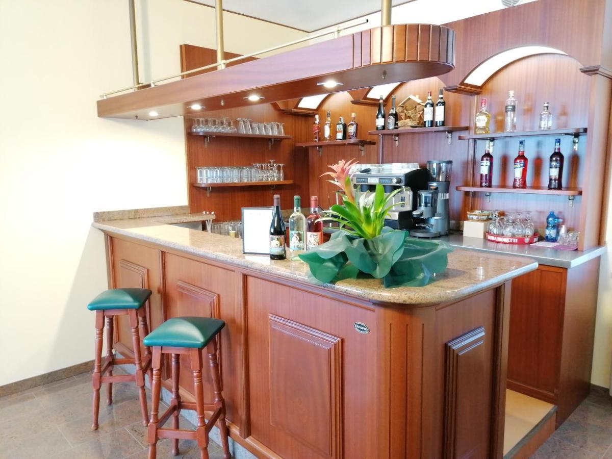 Residence Villa Margherita B&B Nebbiuno Bagian luar foto